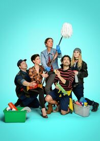 Wischen ist Macht – Valentin (Manuel Sefciuc), Mira (Zeynep Buyraç), Michelle Sendracek (Ursula Strauss), Fernando (Stefano Bernardin), Zoe (Lilian Jane Gartner).