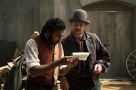 The Luminaries – Emery Staines (Himesh Patel, l.); Francis Carver (Marton Csokas, r.)