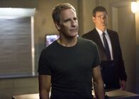 Navy CIS: New Orleans – Als 900 Pfund Sprengstoff gestohlen werden, beginnt für Pride (Scott Bakula, l.) und sein Team ein Wettlauf gegen die Zeit. Denn sie wissen nicht, wo und wann der Sprengstoff eingesetzt werden soll ...