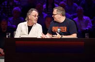 Wer weiß denn sowas? – moderator und Fernsehproduzent Hugo Egon Balder (l.) bilden ein Rateteam.