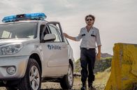 Die Rückkehr – Vinnie (Titus De Voogdt) ist auf dem Weg zu Maurice: Dieser ist wieder auf seinem Segelboot „Beau Séjour“.