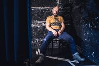 Kabarett am Freitag – Fototermin mit Roland Düringer für ServusTV's "Kabarett-Legenden - Roland Düringer".