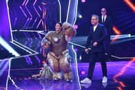 The Masked Singer – Nazan Eckes (l.); Matthias Opdenhövel (r.)