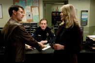 Jack Reacher – Kann die Anwältin Helen Rodin (Rosamund Pike, r.) Jack Reacher (Tom Cruise, l.) überreden, Barrs Unschuld zu beweisen, obwohl der ehemalige Militärpolizist seit Jahren versucht, diesen in den Knast zu bringen ...
