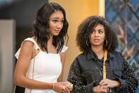 All American – (v.li.): Greta Onieogou (Layla Keating), Chelsea Tavares (Patience).