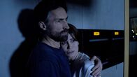 Jenseits der Angst – Die Ehe von Ronald (Benjamin Sadler) und Lisa (Anja Kling) steckt in der Krise.