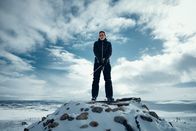 Arctic Circle - Der unsichtbare Tod – Nina Kautsalo (Iina Kuustonen) ist sehr glücklich darüber, dass sie an dem Einsatz zur Aufspürung der entscheidenden Blutproben zur Bekämpfung und Vernichtung des Jemen-Virus beteiligt war. So kann auch ihre Schwester Marita gerettet werden.
