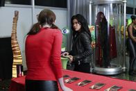 Scorpion – Finden Happy (Jadyn Wong, r.) und ihre Freunde tatsächlich den richtigen Spieleprogrammierer auf der Game Konvention?