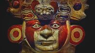 Ancient Apocalypse – Neben Bewässerungskanälen, Städten und riesigen Tempelanlangen erschaffen die Moche auch beeindruckende Kunstwerke, vor allem Keramiken.