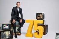 75 Jahre ARD - Die große Jubiläumsshow – Moderator Kai Pflaume einen Abend voller Erinnerungen, Überraschungen und Emotionen. Die ARD bringt die Klassiker zurück, die prall gefüllten Archive werden geöffnet und die Zuschauenden werden auf eine Zeitreise eingeladen. 75 Jahre Unterhaltung, Information, Fiktion, Sport, Kinderprogramm und Information: Mit seinen prominenten Gästen, u. a. Barbara Schöneberger, Ingo Zamperoni, Iris Berben, Carolin Kebekus, Klaus J. Behrendt, Dietmar Bär, Alexander Bommes und Esther Sedlaczek, aus mehr als sieben Jahrzehnten und mit Einspielern blickt Kai Pflaume auf TV-Momente zurück, die Fernsehgeschichte geschrieben haben.