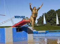 Wipeout - mach dich nass! – Dieser TV-Parcours hat sich gewaschen: Wer bei "WipeOut - Mach dich nass!" an den Start geht, muss hart im Nehmen sein ...