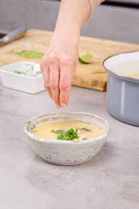 Silvia kocht – Tom Kha Gai (Thailändische Kokos Suppe).