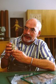 Löwenzahn Classics – Peter (Peter Lustig) geht mit seinem Skarabäus ins ägyptische Museum. Ob die eingeritzten Hieroglyhen Glück bedeuten?