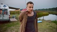 Praxis mit Meerblick – Neben seiner Kündigung hat Max (Bernhard Piesk, l.) noch etwas anderes auf dem Herzen.