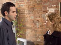 In aller Freundschaft – Robert Wagner (Beat Marti) will das Ende seiner Ehe mit Ute (Jacqueline Svilarov) nicht wahrhaben. Aus der Ahnung heraus, dass Robert wieder nicht zum Scheidungstermin erscheint, besucht ihn Ute zu Hause und bittet ihn, die Scheidungspapiere zu unterschreiben.