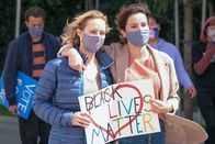 Station 19 – Station 19 Staffel 4 Folge 12 Friedlicher Protest: Danielle Savre als Maya Bishop, Stefania Spampinato als Carina DeLuca Copyright: SRF/ABC Studios
