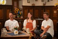 Senf & Sounds – Mundart-Pop, Brass oder Volksmusik – der junge Sound aus Bayern wird gehört und gefeiert. Bei einem Wirtshaus-Quiz mit Stammtisch-Vibes nehmen die Hosts Alina Khani, Noah Hansen und Marcel Ertl Stars und Newcomer dieser bayerischen Musikszene genauer unter die Lupe. Was dabei nicht fehlen darf: Musikalische Acts, Schlagfertigkeit und jede Menge Spaß.
