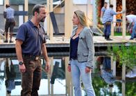 ... und dann kam Wanda – Karlheinz (Hannes Jaenicke) streitet sich mit Wanda (Karolina Lodyga) über ihren Rettungsplan.
