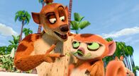 King Julien – Bruce (l.) redet auf Flora ein. Doch die lässt sich - wie immer - wenig beeindrucken.