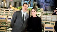 Charade – Auch CIA-Agent Bartholomew (Walter Matthau) vermittelt Reggie (Audrey Hepburn) nicht das Gefühl von Sicherheit.