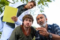 Bettys Diagnose – Von links: Dr. Paul Eckart (Florian Frowein), Nick Feulner (Daniel Friedl), Safi Edemir (Ercan Durmaz).