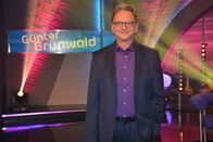 Grünwald Freitagscomedy – Günter Grünwald zeigt sich in Bestform: Urkomisch, bissig und mit der richtigen Prise Grant! Die Kultfiguren Bamberger, Joe Waschl und Bonzo sorgen in der ersten Folge für richtig gute Laune. Es gibt außerdem ein Wiedersehen mit der chaotischen Außenreporterin Veronika Bergmann.