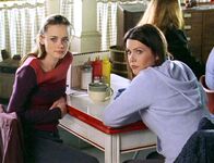 Gilmore Girls – (v.li.) Alexis Bledel (Lorelai 'Rory' Leigh Gilmore), Lauren Graham (Lorelai Gilmore).