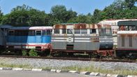 Mit dem Zug ... – Auf dem Fahrzeugfriedhof der Sabah State Railway. Wagen aus der britischen Kolonialzeit auf Borneo nach dem II.Weltkrieg.