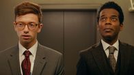 Parlament – Samy (Xavier Lacaille, l.) und Eamon (William Nadylan).