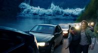 The Wave - Die Todeswelle – Kristian (Kristoffer Joner) muss Anna (Silje Breivik) bei der Flucht unterstützen. Ob sie der Welle entkommen können?