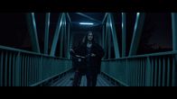 Cryptid – Lisa (Astrid Morberg) ist auf der Suche nach ihrem Bruder.