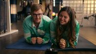 neoriginal: Pumpen – Schaffen es Tom (Timur Bartels) und Mia (Lotte Becker), sich als perfektes Fitness-Geschwisterpaar zu inszenieren?