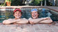 Stiefbrüder – Dale Doback (John C. Reilly, l.) und Brennan Huff (Will Ferrell, r.) sind Stiefbrüder. Nach anfänglichen Schwierigkeiten, verbessert sich ihre Beziehung stetig. Die beiden haben viel Spaß zusammen.