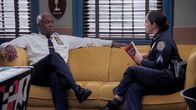 Brooklyn Nine-Nine – Ray Holt (André Braugher, l.); Amy Santiago (Melissa Fumero, r.)