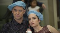 Life in Pieces – Spass zu zweit im Spital: Colin Hanks als Greg, Zoe Lister-Jones als Jen