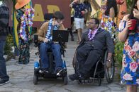 Speechless – JJ DiMeo (Micah Fowler, l.); Alan (Shalaby Omar, r.)