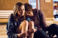 The Sinner – l-r: Marin (Hannah Gross), Heather Novack (Natalie Paul)