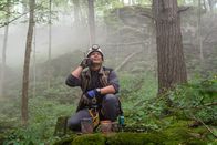 Mayday - Alarm im Cockpit – Lincoln, Ontario - Ony Wibowo (played by Xavier de Guzman) hears a mobile phone ringing amid the debris from the Sukhoi Superject air crash on Mount Salak, Indonesia.