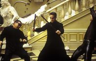 Matrix Reloaded – Lediglich 72 Stunden bleiben dem prophezeiten Erlöser Neo (Keanu Reeves, M.), Zion und seine Einwohner zu retten ...