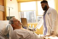 Atlanta Medical – (v.li.) Dan Lauria (Simon Ortiz), Malcolm-Jamal Warner (Dr. AJ Austin).