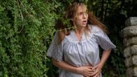 Killing Eve – Auch in Großbritannien hat Villanelle (Jodie Comer) mit ihren Verletzungen zu kämpfen. Dennoch ist sie ihrem Ziel einen Schritt näher gekommen.