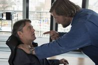Der letzte Bulle – Obwohl bundesweit als Mörder gesucht, will Mick (Henning Baum, r.) endlich wissen, was in der Neujahrsnacht 2001/2002 mit ihm, dem damaligen Koma-Patienten, passiert ist. Was weiß Meisner (Robert Lohr, l.) darüber und verheimlicht ihm?; Obwohl bundesweit als Mörder gesucht, will Mick (Henning Baum, r.) endlich wissen, was in der Neujahrsnacht 2001/2002 mit ihm, dem damaligen Koma-Patienten, passiert ist. Was weiß Meisner (Robert Lohr, l.) darüber und verheimlicht ihm?