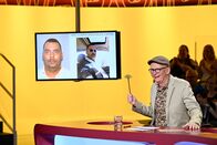 Was gibt es Neues? - Classics – Oliver Baier. „Warum schickte ein gesuchter Straftäter in den USA der Polizei ein Fahndungsfoto von sich selbst?“