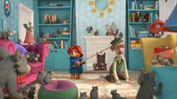 Paddingtons Abenteuer – L-R: Paddington, Mr. Curry