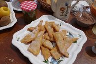 Zu Tisch ... – „Merveilles“-Fettgebäck aus der Gascogne auf dem Frühstückstisch