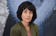Kommissar van der Valk – Inspector Lucienne Hassel (Maimie McCoy) behauptet sich an der Seite von Van der Valk.