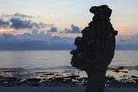 Terra Mater – Raukare sind natürliche Kalksteinskulpturen, hier auf der Inseln Farö