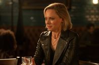 The Chelsea Detective – DC Jess Lombard (Lucy Phelps) ermittelt auf eigene Faust. Sie trifft sich undercover mit einem Verdächtigen.