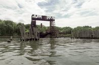 Inselwelt New York – Im Stadtgebiet von New York, genauer im East River, liegt die unbewohnte Insel North Brother Island. Für die Öffentlichkeit nicht zugänglich, sind die hier stehenden Gebäude inzwischen zugewachsen.