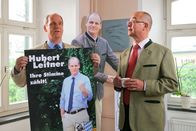 Die Rosenheim-Cops – Will jemand die Wiederwahl von Bürgermeister Leitner (Herbert Trattnigg, l.) gewaltsam verhindern? Ein starkes Motiv für Polizeichef Achtziger (Alexander Duda, r.).